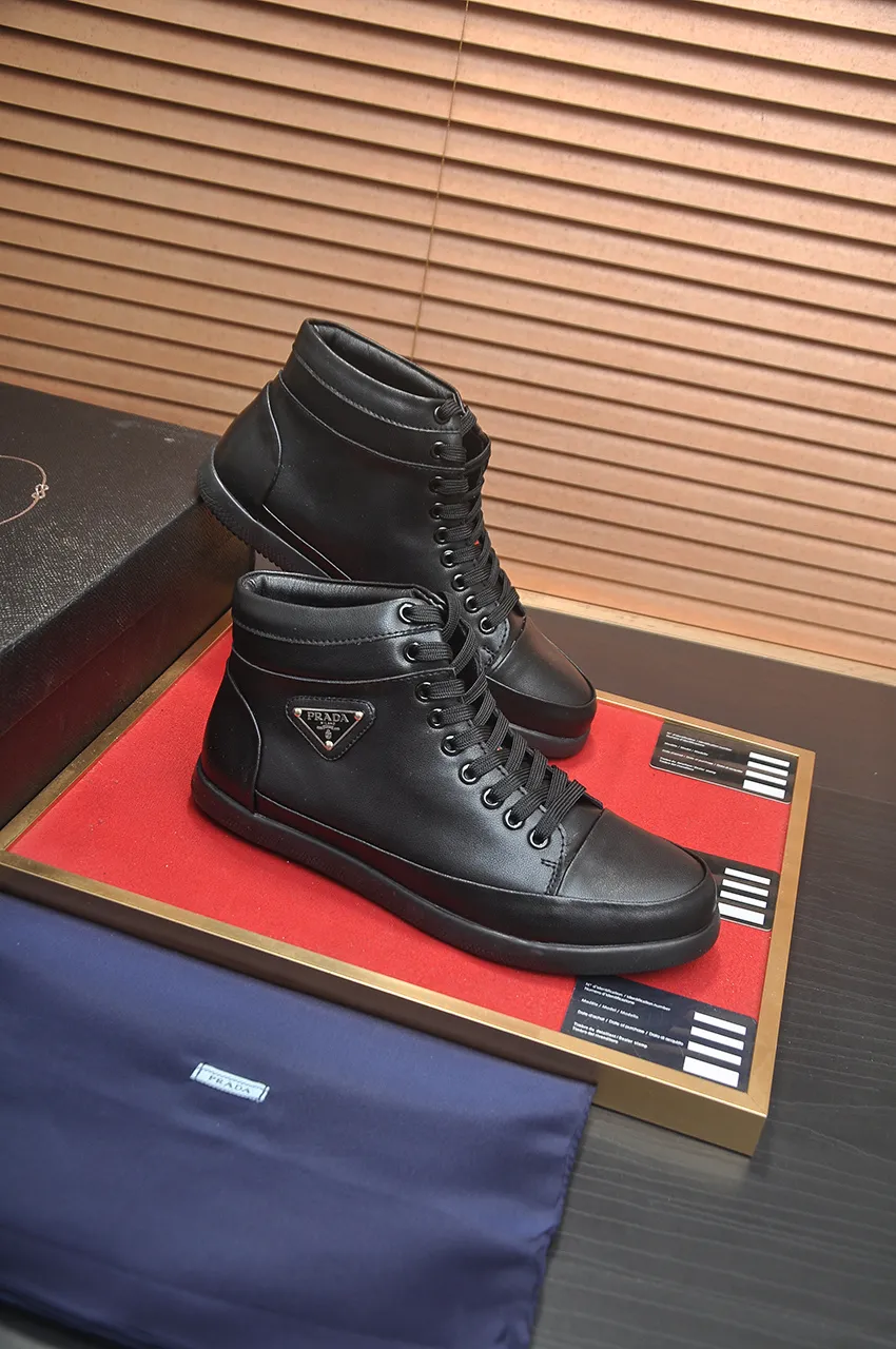 Men's shoes💰480💶【Prada】Trendy brand💞Mainly promote popular models, avant-garde and versatile fashionable men's shoes private version molding, 1:1 replica with glue splicing... Stylish and simple, original imported cowhide foot pads; the atmosphere and personality are more fashionable, eye-catching and pursuing class. It will subvert the old idea and be a must-have for fashionistas who want to spend time with you! Must keep it! High and comfortable but low, high-end quality workmanship. Code number: 38-45 (45 customized)